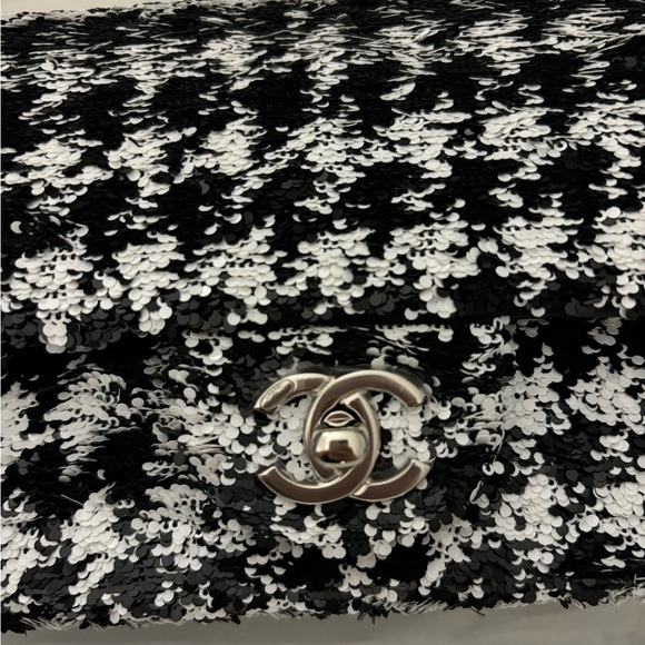 NWT 🖤 CHANEL 24A Black and White Houndstooth Sequin Mini Classic Flap Bag - Picture 4 of 16
